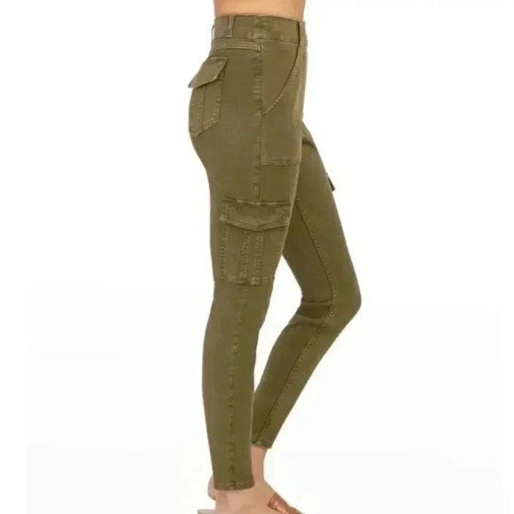 Spanx Stretch Twill Ankle Cargo Pants in Darkened Olive size S NWT $128 - Picture 1 of 7